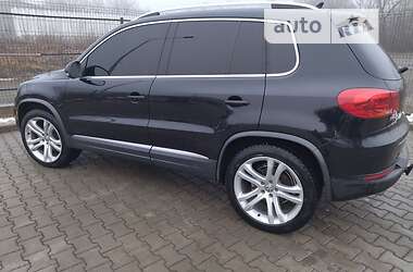 Позашляховик / Кросовер Volkswagen Tiguan 2013 в 
