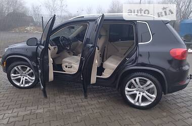 Позашляховик / Кросовер Volkswagen Tiguan 2013 в 