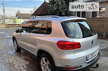 Внедорожник / Кроссовер Volkswagen Tiguan 2013 в Ирпене