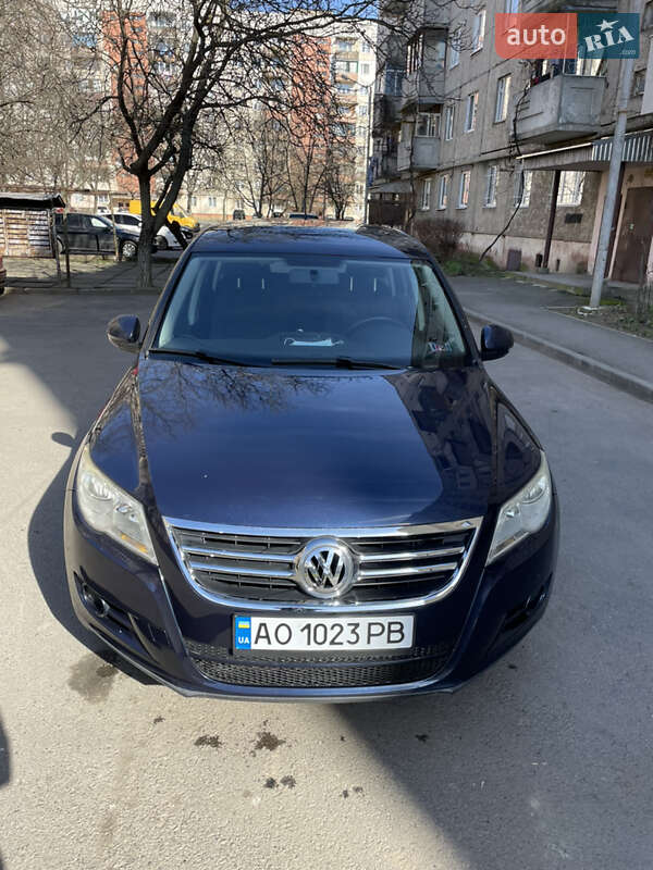 Внедорожник / Кроссовер Volkswagen Tiguan 2010 в Ужгороде