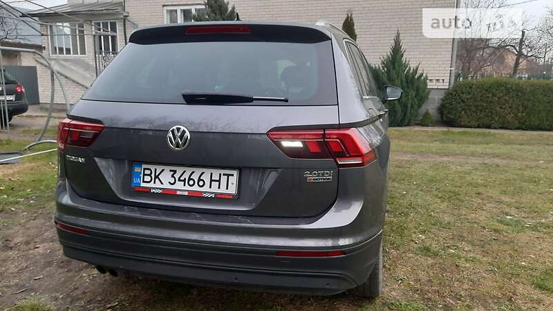 Внедорожник / Кроссовер Volkswagen Tiguan 2016 в Бродах