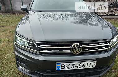 Внедорожник / Кроссовер Volkswagen Tiguan 2016 в Бродах