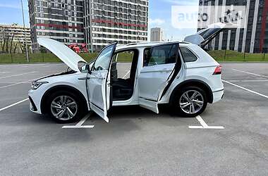 Позашляховик / Кросовер Volkswagen Tiguan 2023 в 