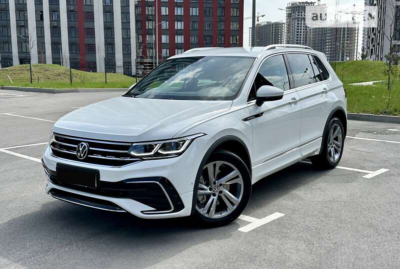 Позашляховик / Кросовер Volkswagen Tiguan 2023 в 
