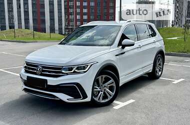 Позашляховик / Кросовер Volkswagen Tiguan 2023 в 