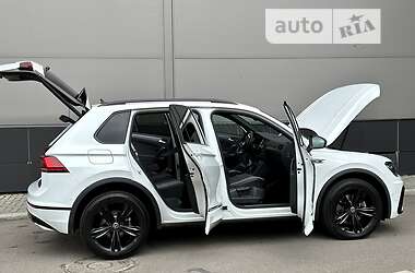 Внедорожник / Кроссовер Volkswagen Tiguan 2020 в 