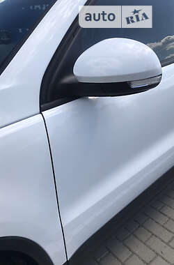 Внедорожник / Кроссовер Volkswagen Tiguan 2010 в 