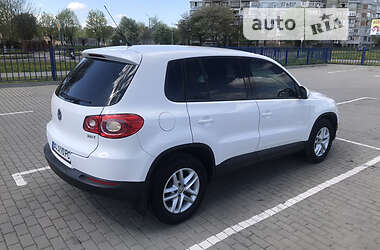 Внедорожник / Кроссовер Volkswagen Tiguan 2010 в 