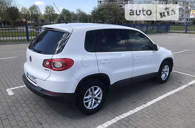 Внедорожник / Кроссовер Volkswagen Tiguan 2010 в Червонограде