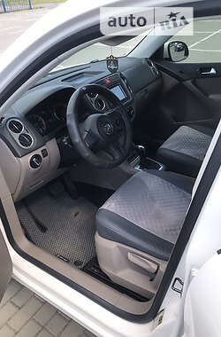 Внедорожник / Кроссовер Volkswagen Tiguan 2010 в 