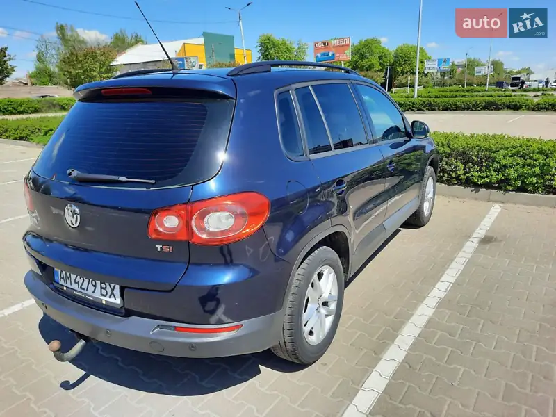 Внедорожник / Кроссовер Volkswagen Tiguan 2011 в 
