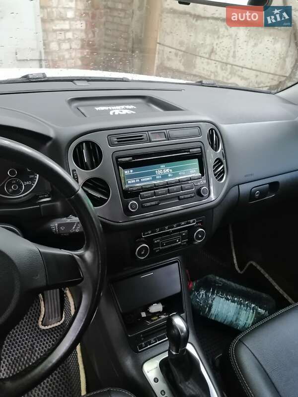 Внедорожник / Кроссовер Volkswagen Tiguan 2011 в Покрове