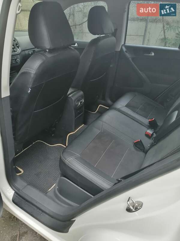 Внедорожник / Кроссовер Volkswagen Tiguan 2011 в Покрове