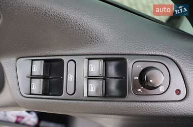 Внедорожник / Кроссовер Volkswagen Tiguan 2011 в 