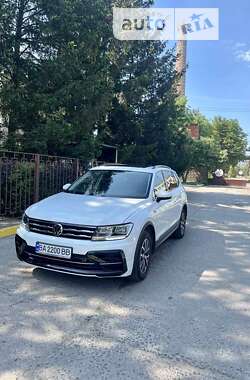 Внедорожник / Кроссовер Volkswagen Tiguan 2019 в Новоукраинке