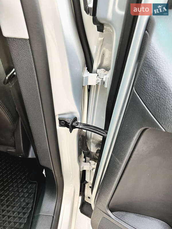 Внедорожник / Кроссовер Volkswagen Tiguan 2011 в Броварах фото 15 Внедорожник / Кроссовер Volkswagen Tiguan 2011 в Броварах