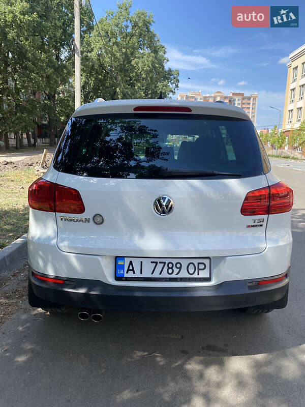 Внедорожник / Кроссовер Volkswagen Tiguan 2017 в Софиевской Борщаговке