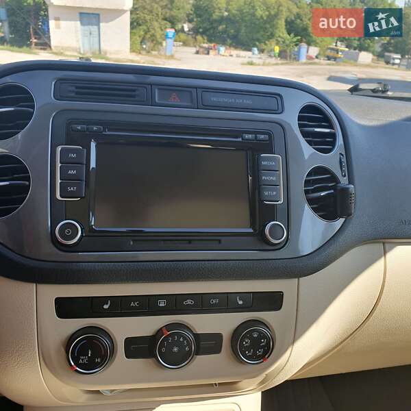 Внедорожник / Кроссовер Volkswagen Tiguan 2015 в Каменец-Подольском