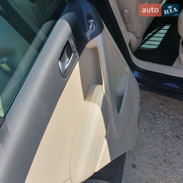 Внедорожник / Кроссовер Volkswagen Tiguan 2015 в Каменец-Подольском