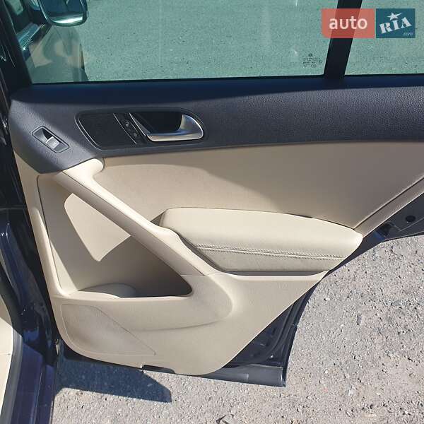 Внедорожник / Кроссовер Volkswagen Tiguan 2015 в Каменец-Подольском