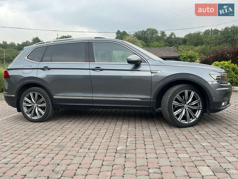 Позашляховик / Кросовер Volkswagen Tiguan 2017 в Чернівцях