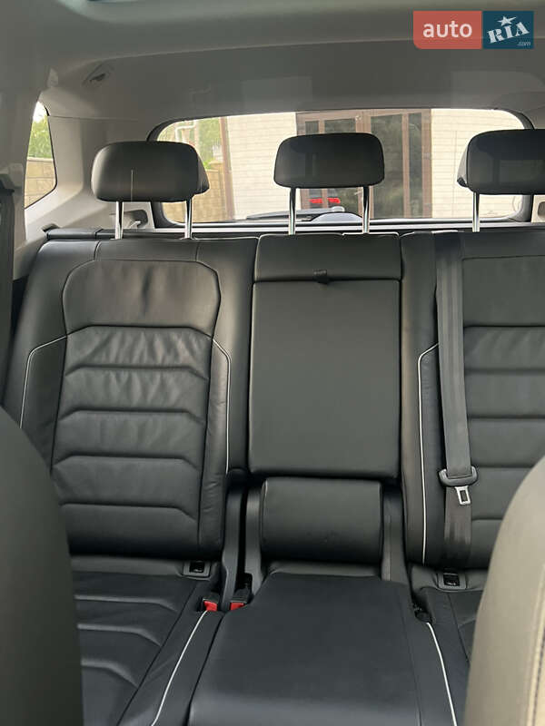 Позашляховик / Кросовер Volkswagen Tiguan 2017 в Чернівцях