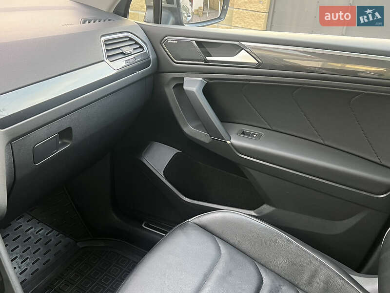 Позашляховик / Кросовер Volkswagen Tiguan 2017 в Чернівцях