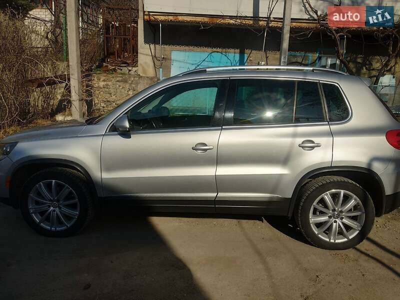 Внедорожник / Кроссовер Volkswagen Tiguan 2011 в Первомайске
