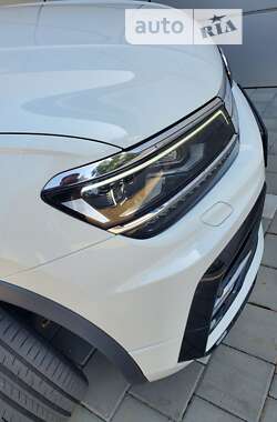 Позашляховик / Кросовер Volkswagen Tiguan 2016 в 