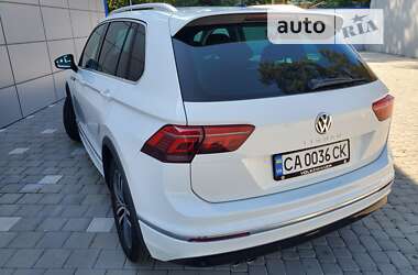 Позашляховик / Кросовер Volkswagen Tiguan 2016 в 