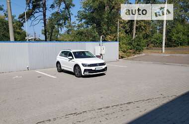 Позашляховик / Кросовер Volkswagen Tiguan 2016 в 