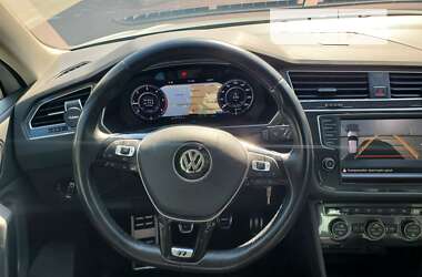 Позашляховик / Кросовер Volkswagen Tiguan 2016 в 