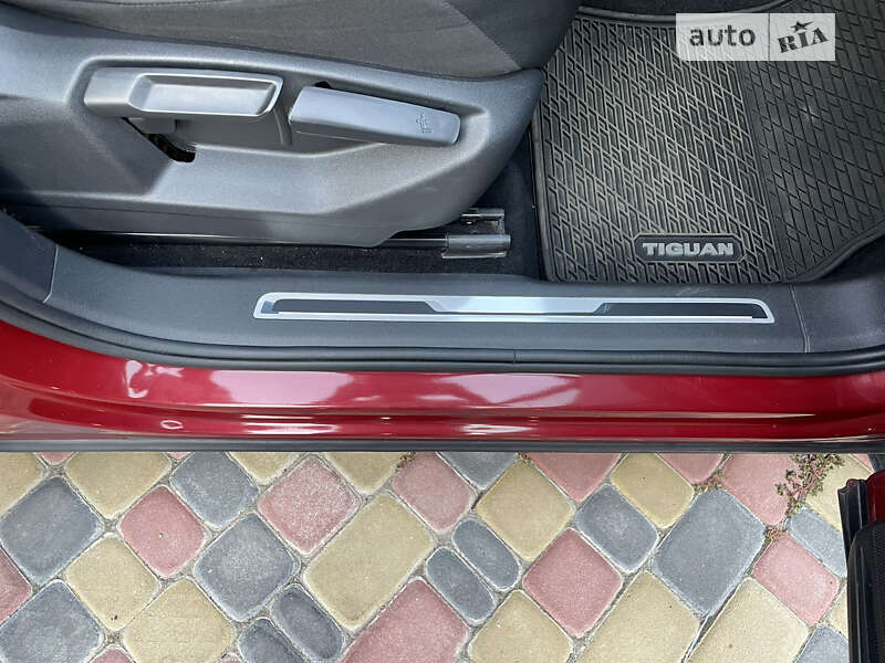 Внедорожник / Кроссовер Volkswagen Tiguan 2018 в Харькове