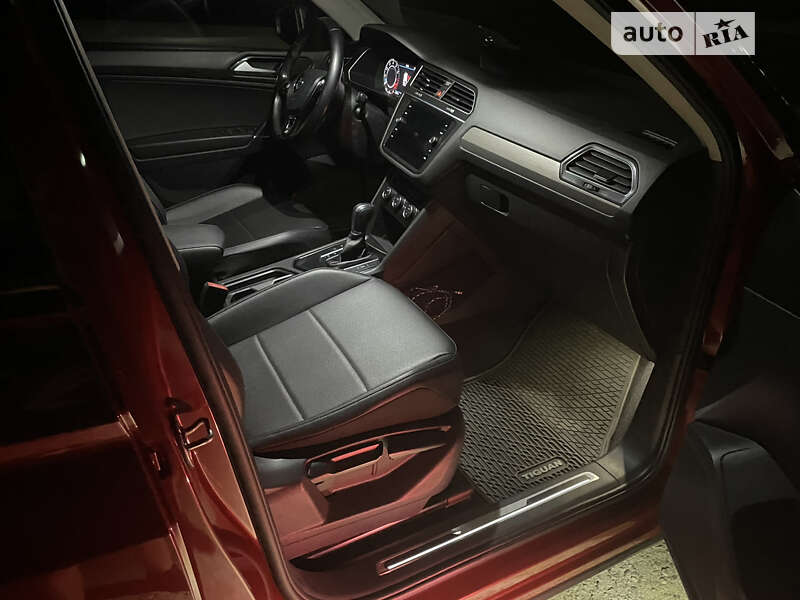 Внедорожник / Кроссовер Volkswagen Tiguan 2018 в Харькове