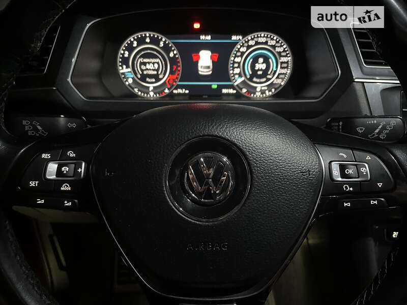 Внедорожник / Кроссовер Volkswagen Tiguan 2018 в Харькове