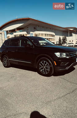 Внедорожник / Кроссовер Volkswagen Tiguan 2021 в 