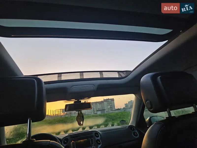 Позашляховик / Кросовер Volkswagen Tiguan 2011 в 