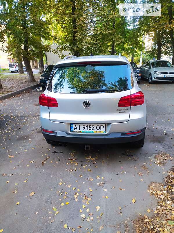 Внедорожник / Кроссовер Volkswagen Tiguan 2012 в Вишневом