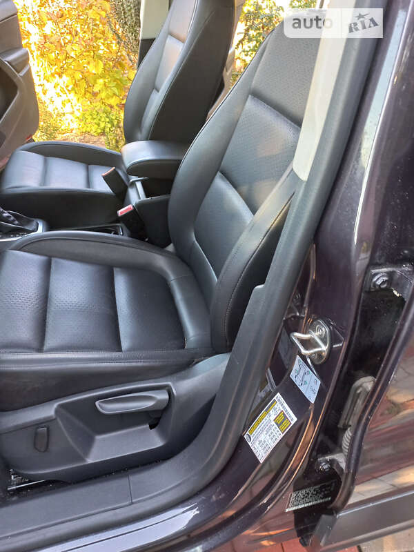 Внедорожник / Кроссовер Volkswagen Tiguan 2015 в Богуславе