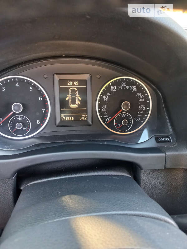 Внедорожник / Кроссовер Volkswagen Tiguan 2015 в Богуславе