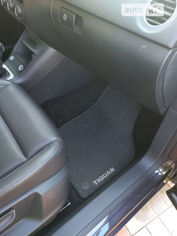 Внедорожник / Кроссовер Volkswagen Tiguan 2015 в Богуславе