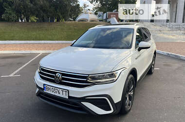 Внедорожник / Кроссовер Volkswagen Tiguan 2021 в Одессе