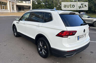 Внедорожник / Кроссовер Volkswagen Tiguan 2021 в Одессе