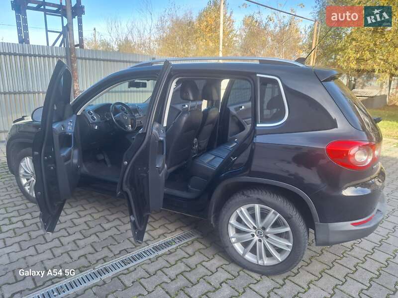 Позашляховик / Кросовер Volkswagen Tiguan 2010 в Чернівцях