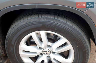 Позашляховик / Кросовер Volkswagen Tiguan 2013 в 