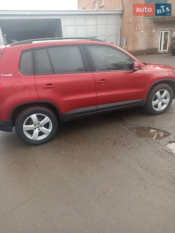 Позашляховик / Кросовер Volkswagen Tiguan 2011 в Кривому Розі