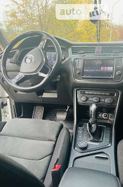 Позашляховик / Кросовер Volkswagen Tiguan 2017 в 