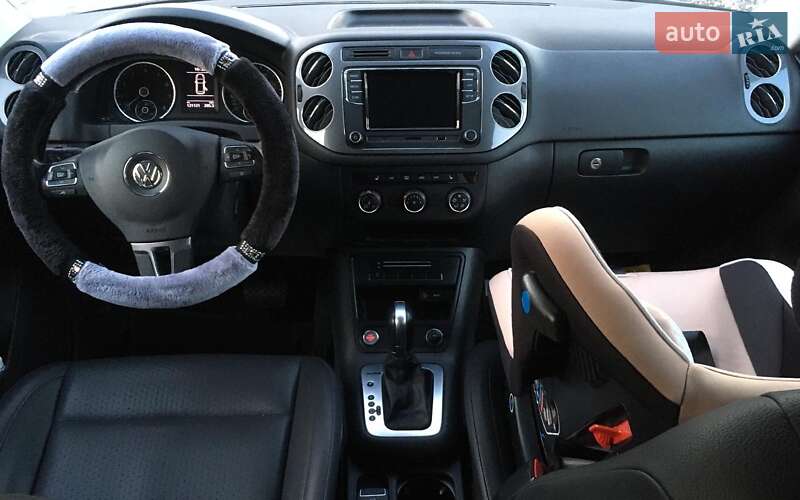 Внедорожник / Кроссовер Volkswagen Tiguan 2015 в Львове