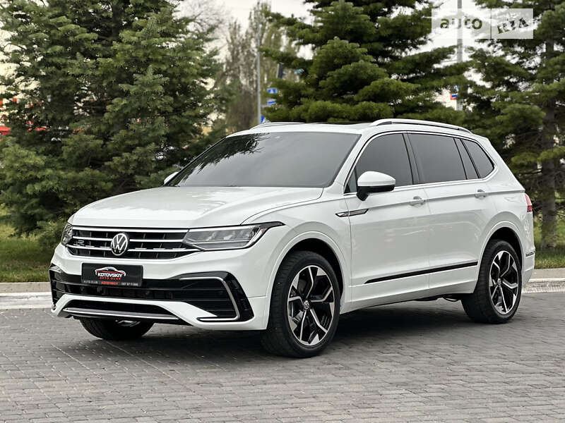 Позашляховик / Кросовер Volkswagen Tiguan 2022 в 