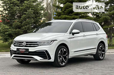 Позашляховик / Кросовер Volkswagen Tiguan 2022 в 